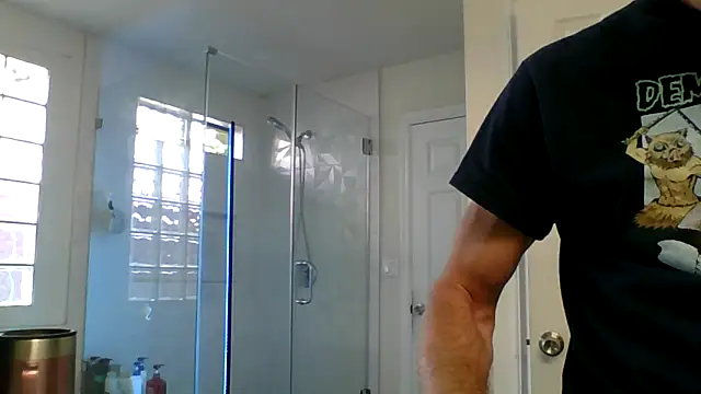 Snapshot of El_Gizmo chatting on May 27, 1:13 am El Gizmo online show from May 27, 1:13 am