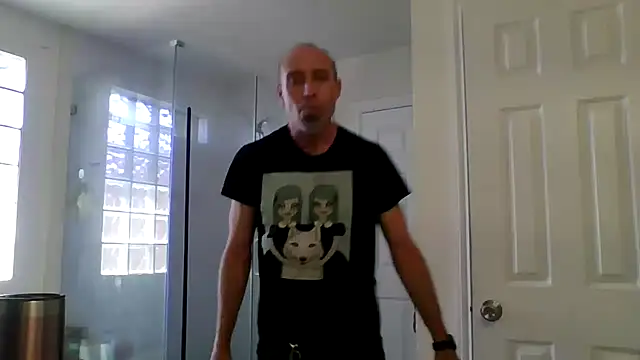 Snapshot of El_Gizmo chatting on May 31, 5:42 pm El Gizmo online show from May 31, 5:42 pm