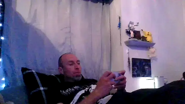 Snapshot of El_Gizmo chatting on June 1, 6:15 am El Gizmo online show from June 1, 6:15 am