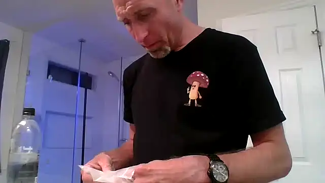 Snapshot of El_Gizmo chatting on June 4, 10:54 am El Gizmo online show from June 4, 10:54 am