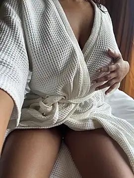 YourThirstySlut online show from April 10, 7:02 am