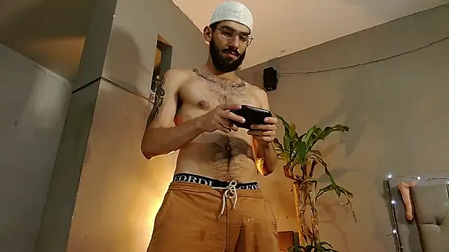 Snapshot of Mr_WhiteCock chatting on January 19, 11:32 pm Mr WhiteCock online show from January 19, 11:32 pm
