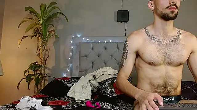 Snapshot of Mr_WhiteCock chatting on February 27, 12:54 am Mr WhiteCock online show from February 27, 12:54 am