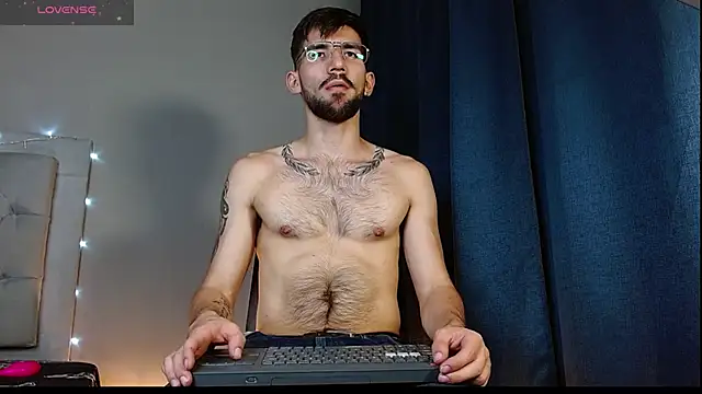 Snapshot of Mr_WhiteCock chatting on March 19, 12:59 am Mr WhiteCock online show from March 19, 12:59 am
