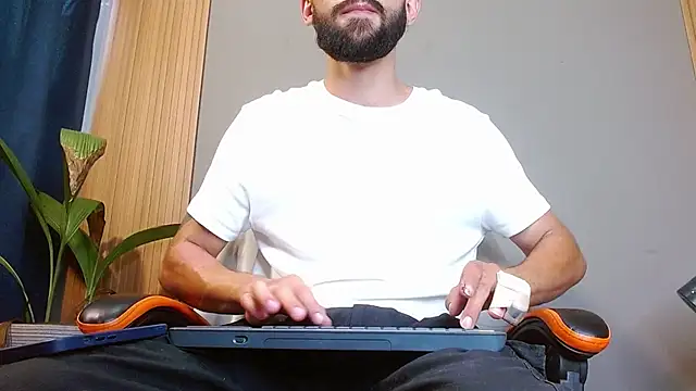 Snapshot of Mr_WhiteCock chatting on October 26, 10:15 pm Mr WhiteCock online show from October 26, 10:15 pm