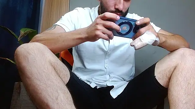 Snapshot of Mr_WhiteCock chatting on October 27, 10:36 pm Mr WhiteCock online show from October 27, 10:36 pm