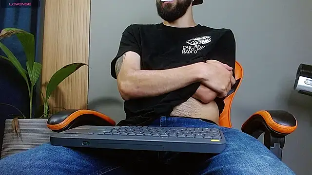 Snapshot of Mr_WhiteCock chatting on November 5, 2:00 am Mr WhiteCock online show from November 5, 2:00 am