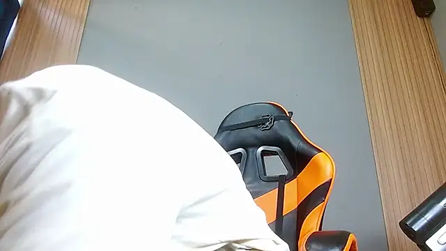 Snapshot of Mr_WhiteCock chatting on November 9, 8:18 pm Mr WhiteCock online show from November 9, 8:18 pm