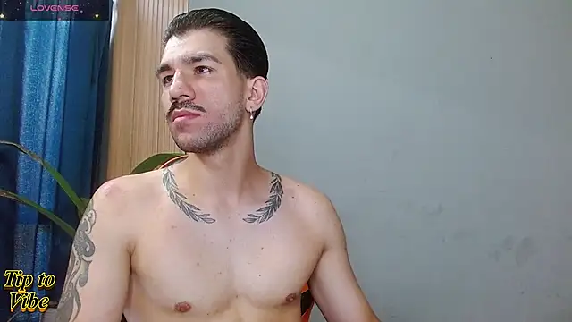 Snapshot of Mr_WhiteCock chatting on November 24, 4:07 pm Mr WhiteCock online show from November 24, 4:07 pm