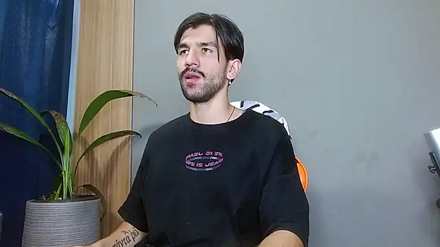 Snapshot of Mr_WhiteCock chatting on December 13, 10:15 pm Mr WhiteCock online show from December 13, 10:15 pm