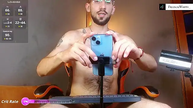 Snapshot of Mr_WhiteCock chatting on June 26, 3:22 am Mr WhiteCock online show from June 26, 3:22 am