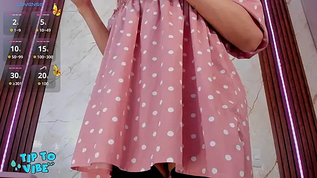 tamarafoxy  online show from March 13, 1:40 pm