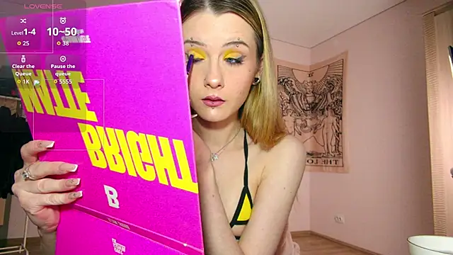 summerhazeee online show from April 24, 6:21 pm