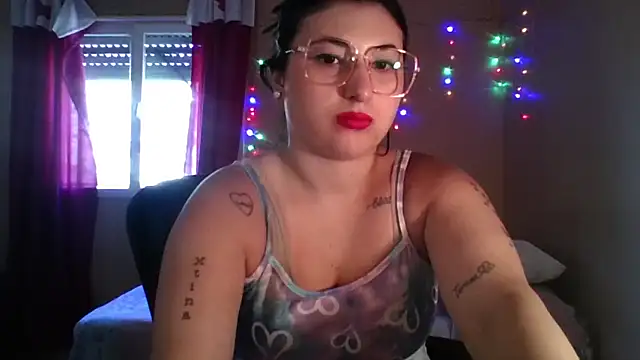 Snapshot of imsohornydacom chatting on February 6, 6:33 pm imsohornydacom online show from February 6, 6:33 pm