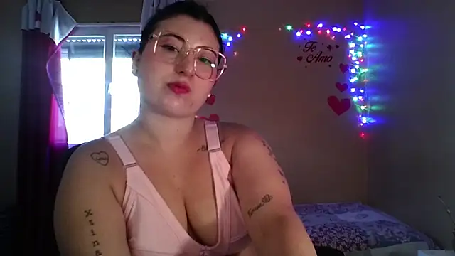 Snapshot of imsohornydacom chatting on February 10, 6:01 pm imsohornydacom online show from February 10, 6:01 pm