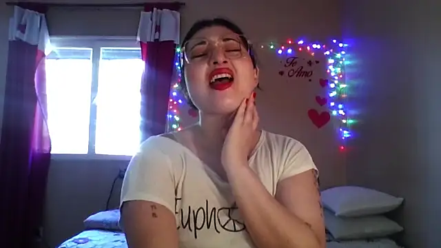 Snapshot of imsohornydacom chatting on February 21, 5:47 pm imsohornydacom online show from February 21, 5:47 pm