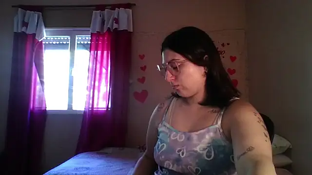 Snapshot of imsohornydacom chatting on February 22, 5:22 pm imsohornydacom online show from February 22, 5:22 pm