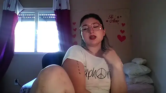 Snapshot of imsohornydacom chatting on February 24, 5:55 pm imsohornydacom online show from February 24, 5:55 pm