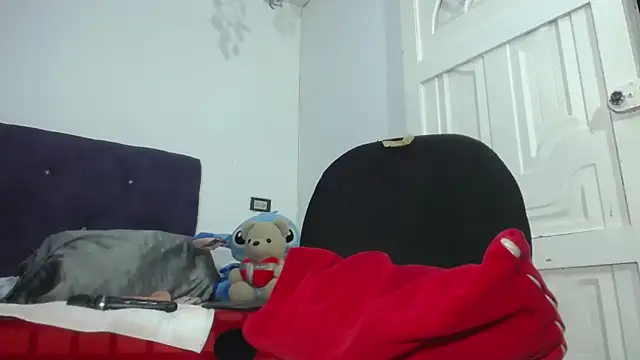 Squirter pussybomb online show from August 6, 4:36 am