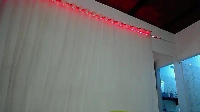 Snapshot of ZoeKuipers13 chatting on December 1, 9:15 pm ZoeKuipers13 online show from December 1, 9:15 pm