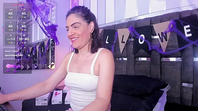 Snapshot of KatteMoss chatting on October 24, 8:27 pm KatteMoss online show from October 24, 8:27 pm