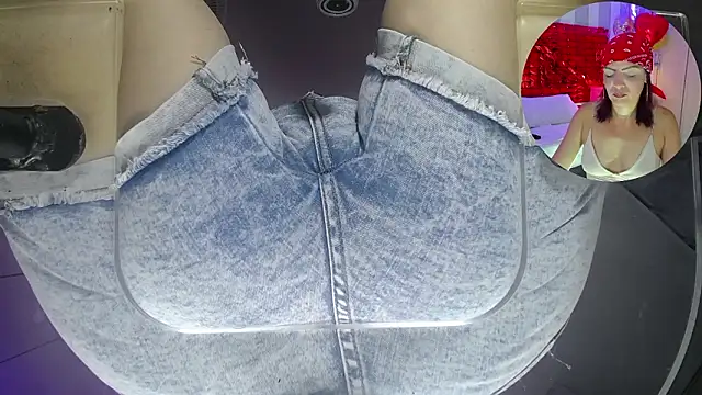 Snapshot of KatteMoss chatting on February 4, 8:03 pm KatteMoss online show from February 4, 8:03 pm