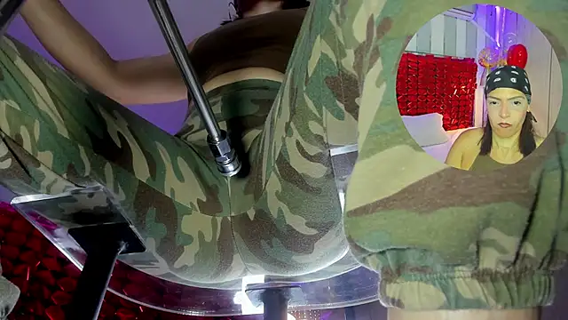 Snapshot of KatteMoss chatting on February 10, 8:35 pm KatteMoss online show from February 10, 8:35 pm