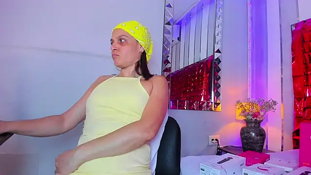 Snapshot of KatteMoss chatting on February 18, 8:49 pm KatteMoss online show from February 18, 8:49 pm