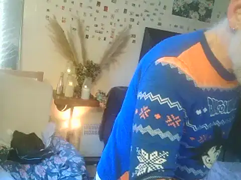 Snapshot of DaddyQuimHot chatting on December 24, 11:28 am DaddyQuimHot online show from December 24, 11:28 am