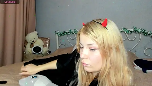 Leila purr18 online show from December 14, 3:18 am