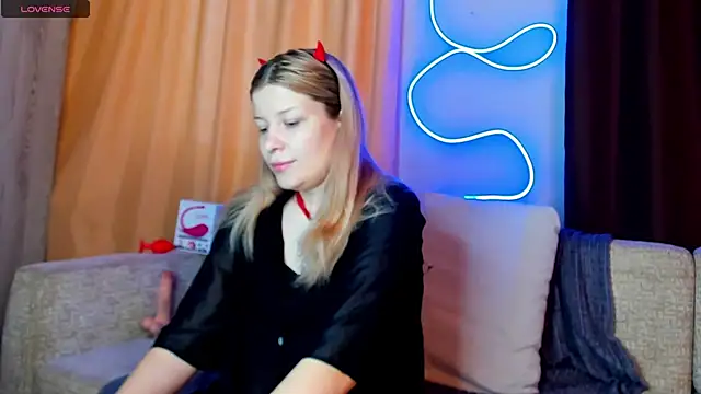 Leila purr18 online show from February 13, 7:24 am