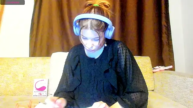Leila purr18 online show from September 27, 8:03 pm
