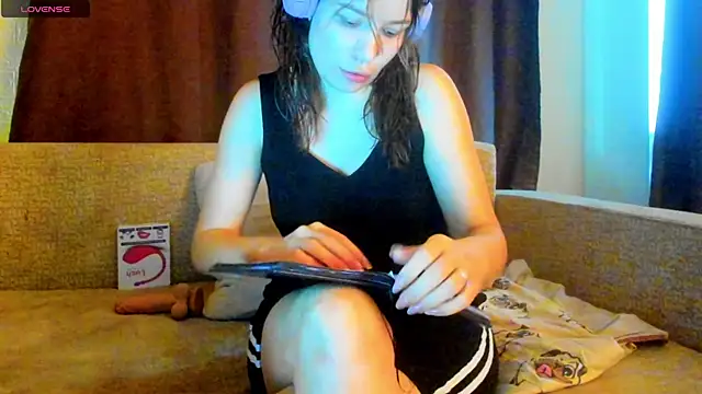Leila purr18 online show from October 6, 12:46 pm