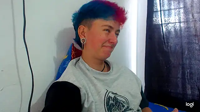 tomboyblue online show from December 15, 8:47 pm