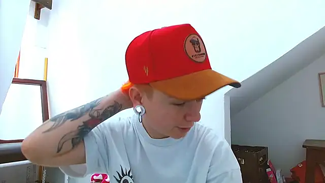 tomboyblue online show from December 21, 3:08 pm