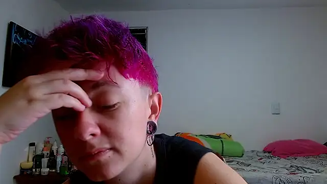 Snapshot of tomboyblue chatting on May 15, 5:31 pm tomboyblue online show from May 15, 5:31 pm