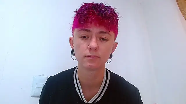 Snapshot of tomboyblue chatting on May 17, 5:53 pm tomboyblue online show from May 17, 5:53 pm