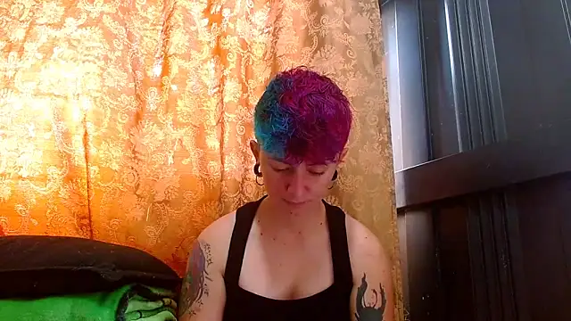 Snapshot of tomboyblue chatting on May 23, 4:44 pm tomboyblue online show from May 23, 4:44 pm