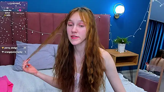 Snapshot of VanillaKelly chatting on December 2, 4:42 am VanillaKelly online show from December 2, 4:42 am