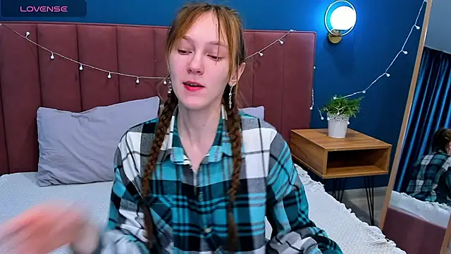 Snapshot of VanillaKelly chatting on February 3, 11:36 pm VanillaKelly online show from February 3, 11:36 pm