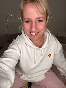 MariaValentine online show from December 17, 4:02 pm