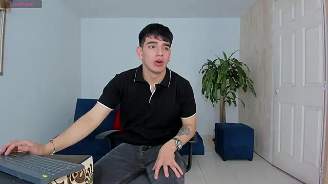 Snapshot of Ares_Johnson chatting on October 22, 1:44 pm Ares Johnson online show from October 22, 1:44 pm