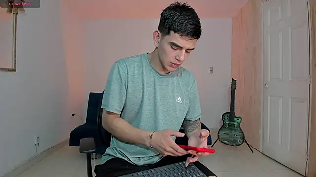 Snapshot of Ares_Johnson chatting on November 7, 7:58 pm Ares Johnson online show from November 7, 7:58 pm