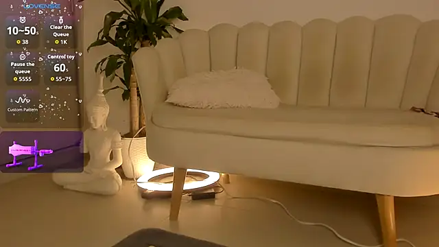 Snapshot of LittleSofia_ chatting on September 13, 3:28 am LittleSofia online show from September 13, 3:28 am