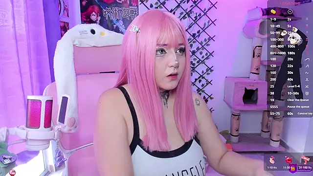 Snapshot of MaddyFooxx chatting on June 13, 10:08 pm MaddyFooxx online show from June 13, 10:08 pm