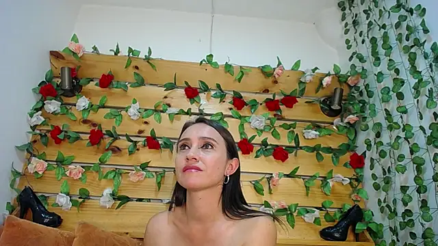 daniela casallas  online show from January 15, 2:35 pm