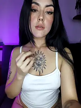 Snapshot of Mazikeen-- chatting on November 22, 11:48 pm Mazikeen-- online show from November 22, 11:48 pm