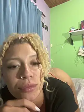 Snapshot of darkazulqueen2 chatting on March 23, 2:26 am darkazulqueen2 online show from March 23, 2:26 am