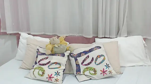 LexiiBloom online show from February 19, 2:55 pm