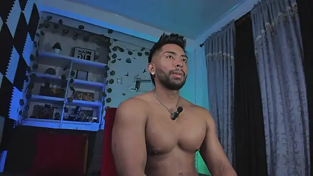 Couple muscle1 online show from February 5, 9:30 pm